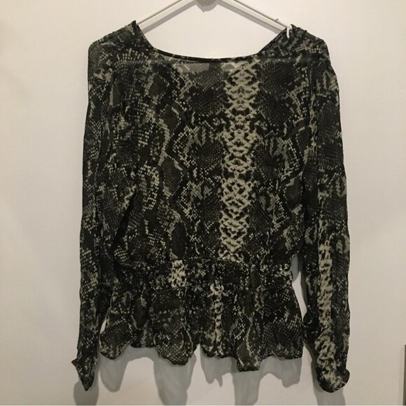 H&M Snakeprint  design green blouse Size 8 - Picture 3 of 5